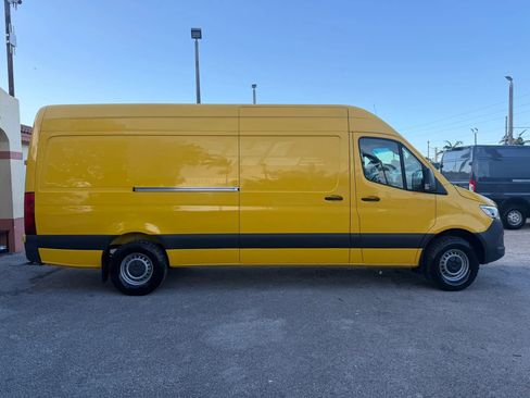 Used 2021 Mercedes-Benz Sprinter 2500 image 8