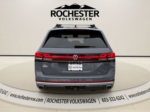 Used 2024 Volkswagen Atlas Peak Edition SE image 7