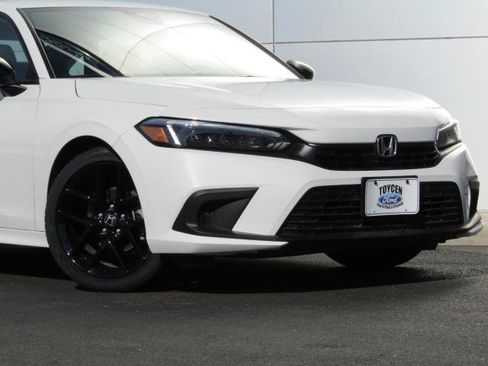 Used 2023 Honda Civic Sport image 5