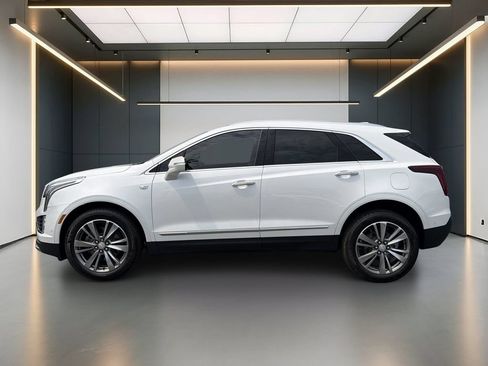 Used 2021 Cadillac XT5 Premium Luxury w/ Platinum Package FWD image 2