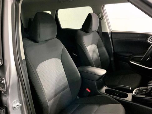 Used 2025 Kia Soul LX w/ LX Technology Package image 7