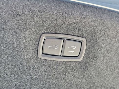 Certified 2025 Porsche Taycan AWD/4WD image 18