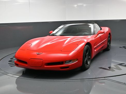 Used 2004 Chevrolet Corvette Convertible w/ Preferred Equipment Group RWD image 11