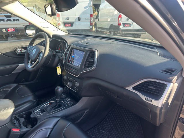 Used 2022 Jeep Cherokee Latitude AWD/4WD image 17