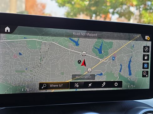 Used 2022 Mercedes-Benz GLC 300 4MATIC w/ Multimedia Package Lite image 22