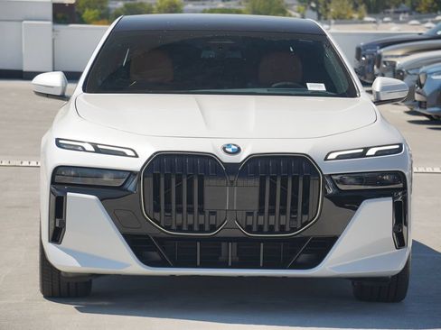 Used 2026 BMW 740i w/ Premium Package RWD image 2