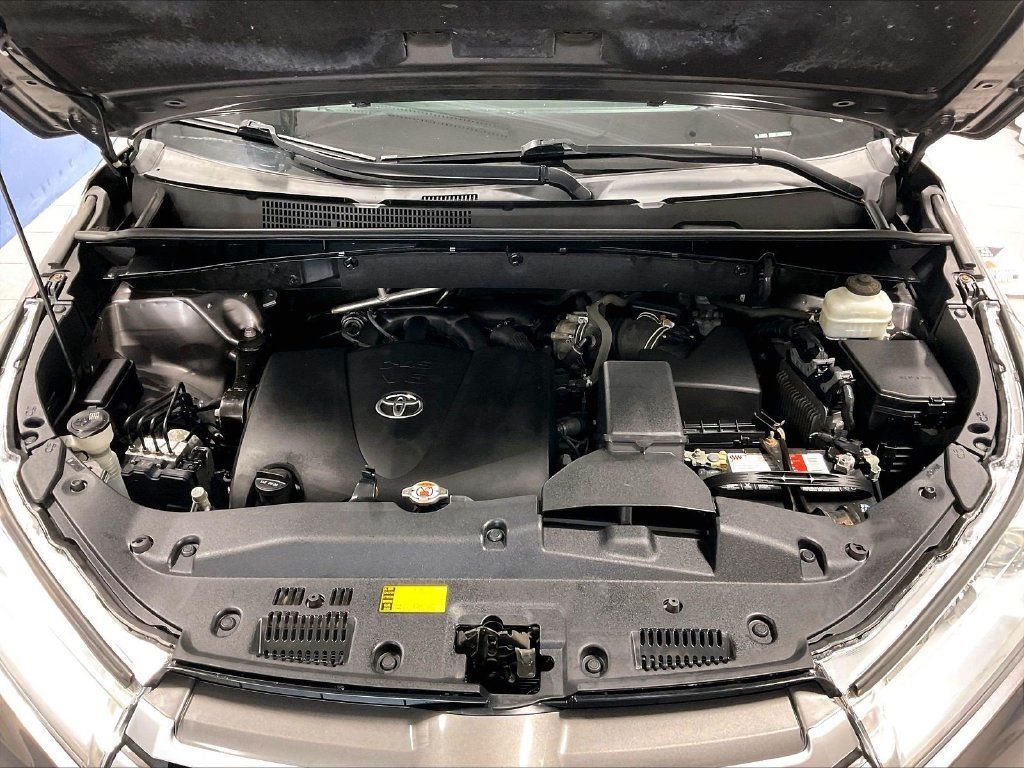 Used 2019 Toyota Highlander XLE AWD/4WD image 31