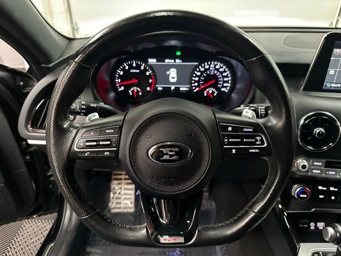 Used 2020 Kia Stinger GT1 AWD/4WD image 14