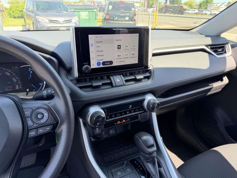 Used 2024 Toyota RAV4 LE AWD/4WD image 27