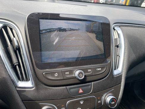 Used 2018 Chevrolet Malibu LT FWD image 14