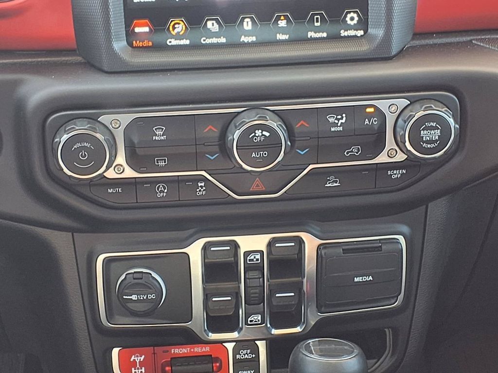 Used 2022 Jeep Gladiator Rubicon w/ Trailer Tow Package AWD/4WD image 16