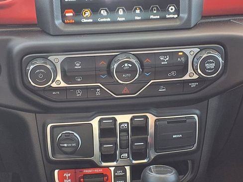 Used 2022 Jeep Gladiator Rubicon w/ Trailer Tow Package AWD/4WD image 16