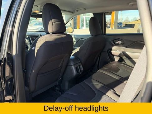 Used 2020 Jeep Cherokee Latitude image 17