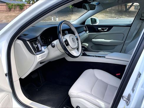 Used 2019 Volvo S60 T5 Momentum w/ Premium Package FWD image 17