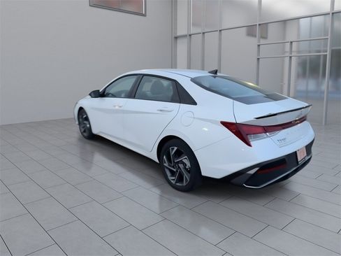 Used 2025 Hyundai Elantra Sport image 7
