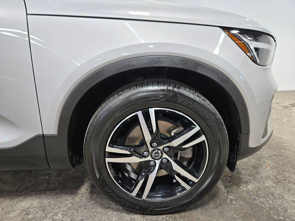 Used 2023 Volvo XC40 B5 Core w/ Climate Package AWD/4WD image 58