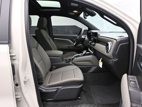 New 2026 Chevrolet Colorado ZR2 w/ Technology Package AWD/4WD image 44