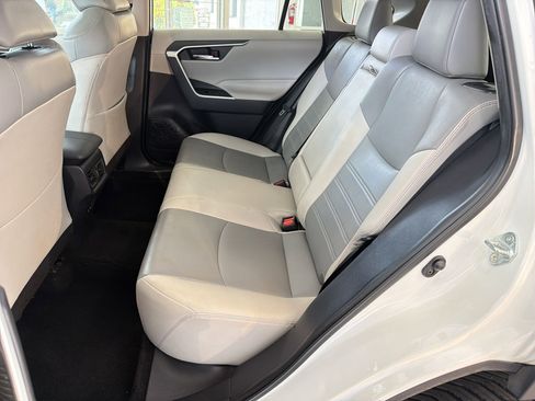 Used 2021 Toyota RAV4 XLE Premium FWD image 15