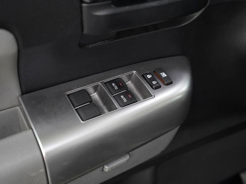 Used 2019 Toyota Sequoia SR5 image 21