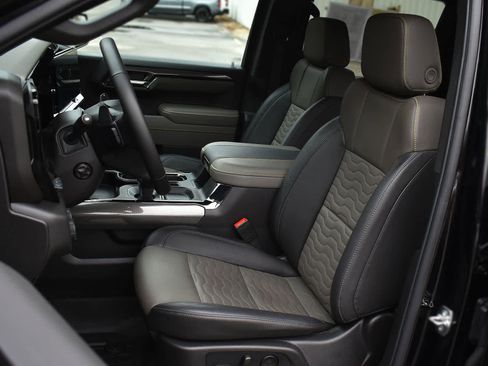 Used 2025 Chevrolet Silverado 1500 ZR2 w/ Technology Package image 9