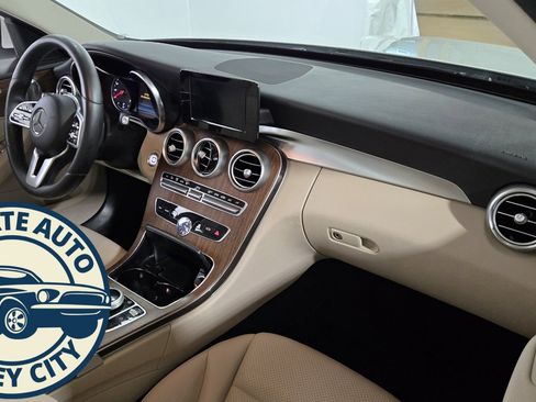 Used 2019 Mercedes-Benz C 300 4MATIC Sedan image 32