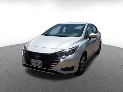 Used 2025 Nissan Versa SV FWD image 7