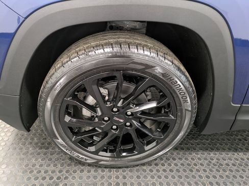 Used 2023 GMC Terrain SLE w/ Driver Convenience Package image 7