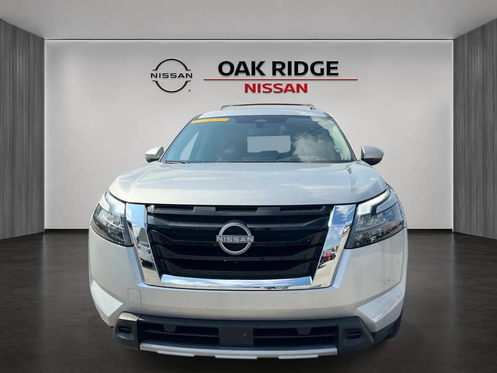 Used 2025 Nissan Pathfinder Platinum w/ Cargo Package FWD image 8