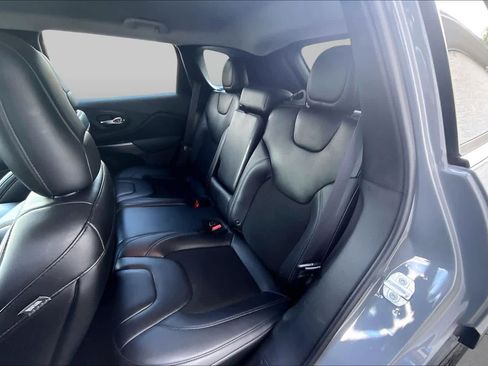 Used 2019 Jeep Cherokee Latitude Plus AWD/4WD image 20