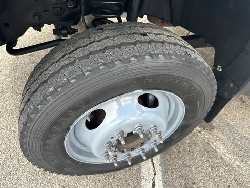 Used 2015 Ford F550 2WD Regular Cab Super Duty image 13