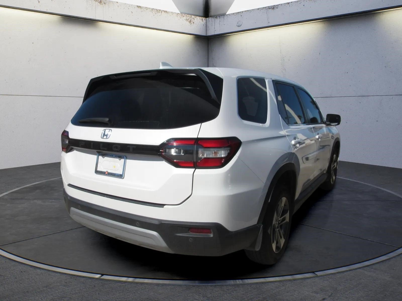 Used 2023 Honda Pilot EX-L image 3