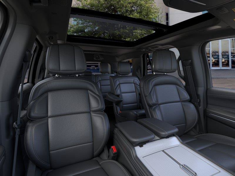 New 2025 Lincoln Navigator Reserve w/ Jet Appearance Package AWD/4WD image 10
