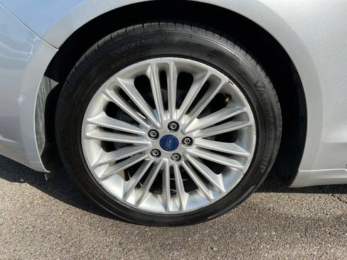 Used 2016 Ford Fusion SE w/ Equipment Group 202A FWD image 9