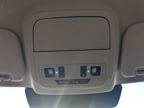 Used 2020 Ford Explorer XLT image 25