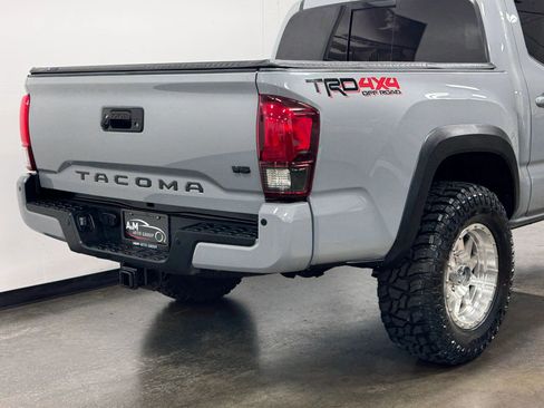 Used 2019 Toyota Tacoma TRD Off-Road w/ Technology Package image 9