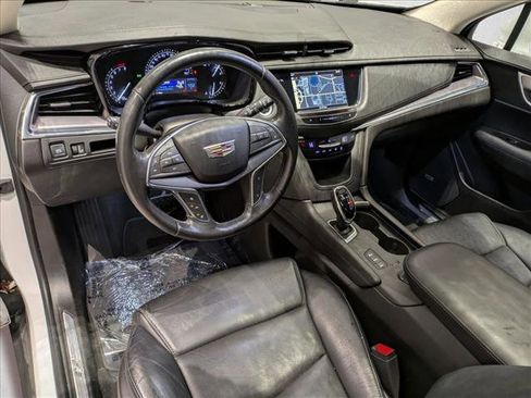 Used 2018 Cadillac XT5 Luxury w/ Driver Awareness Package image 10