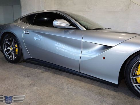 Used 2016 Ferrari F12 Berlinetta image 11