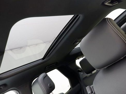 Certified 2025 Land Rover Discovery S image 15