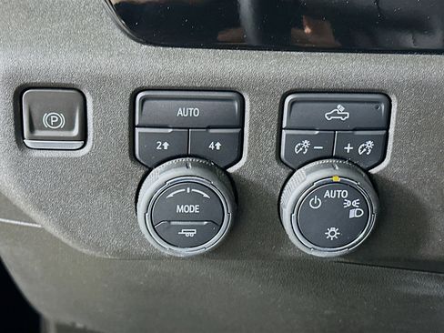 Used 2023 Chevrolet Silverado 1500 LT image 16