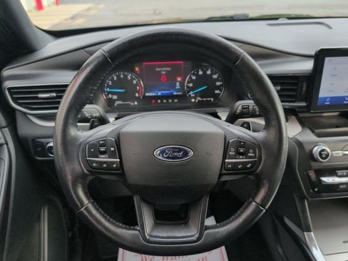 Used 2020 Ford Explorer XLT w/ Equipment Group 202A AWD/4WD image 16