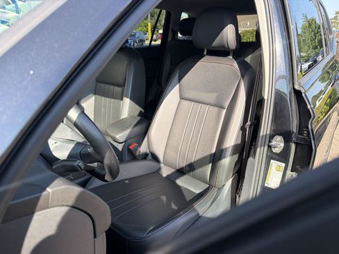 Used 2024 Volkswagen Tiguan SE FWD image 15