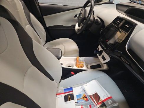 Used 2017 Toyota Prius Four w/ Advanced Technology Package image 6