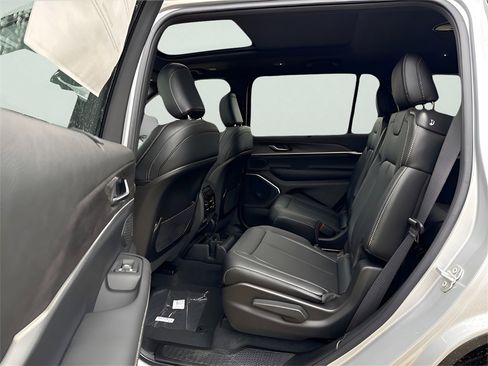 New 2025 Jeep Grand Cherokee L Limited w/ Luxury Tech Group II image 23
