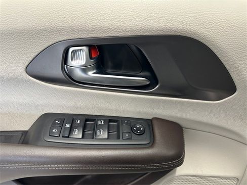 Used 2020 Chrysler Voyager Lxi w/ Cold Weather Group image 19