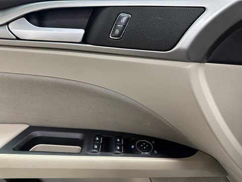 Certified 2019 Ford Fusion SE image 11