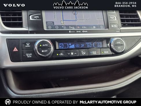 Used 2019 Toyota Highlander XLE FWD image 22