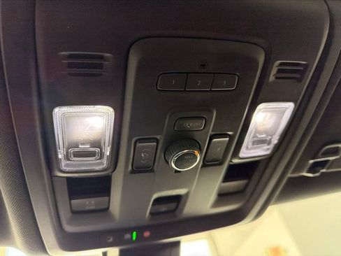 Used 2022 GMC Yukon SLT w/ SLT Premium Package AWD/4WD image 15