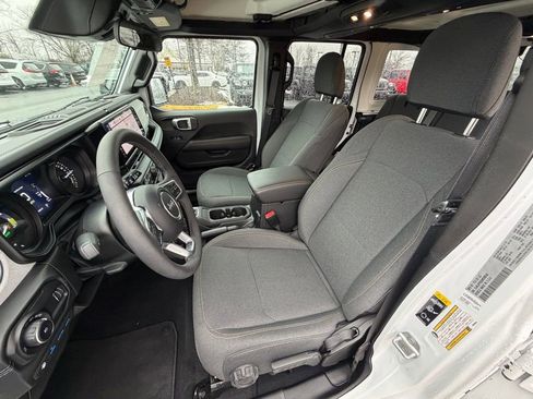 Certified 2025 Jeep Wrangler Sahara 4xe w/ Safety Group image 21