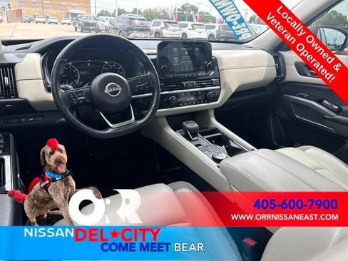 Used 2023 Nissan Pathfinder SL AWD/4WD image 13