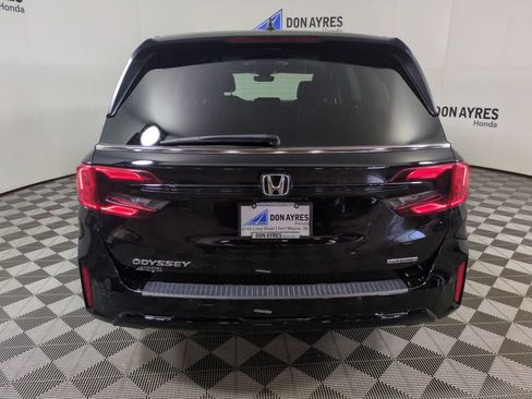 Used 2025 Honda Odyssey Touring image 5